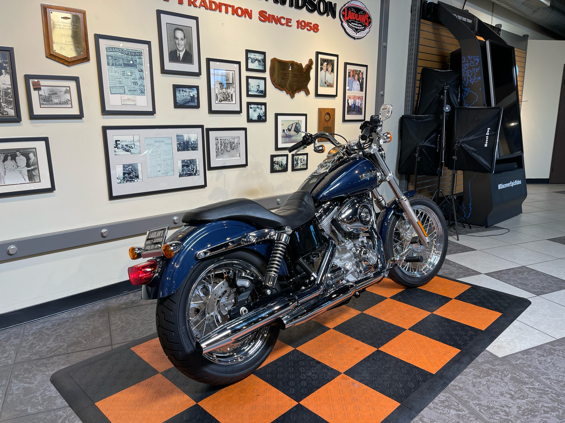2009 Harley-Davidson Dyna® Super Glide® Custom in Baldwin Park, California - Photo 2