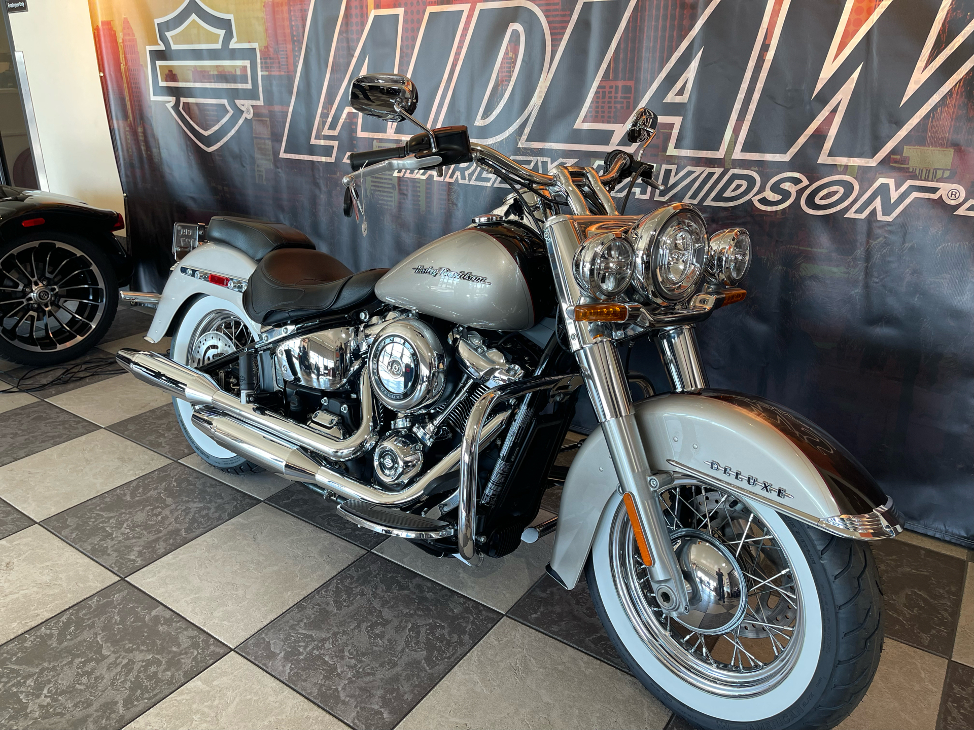2018 Harley-Davidson Softail® Deluxe 107 in Baldwin Park, California - Photo 8