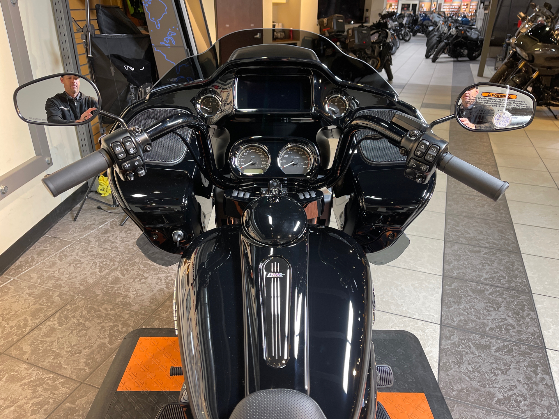 2023 Harley-Davidson Road Glide® 3 in Baldwin Park, California - Photo 5