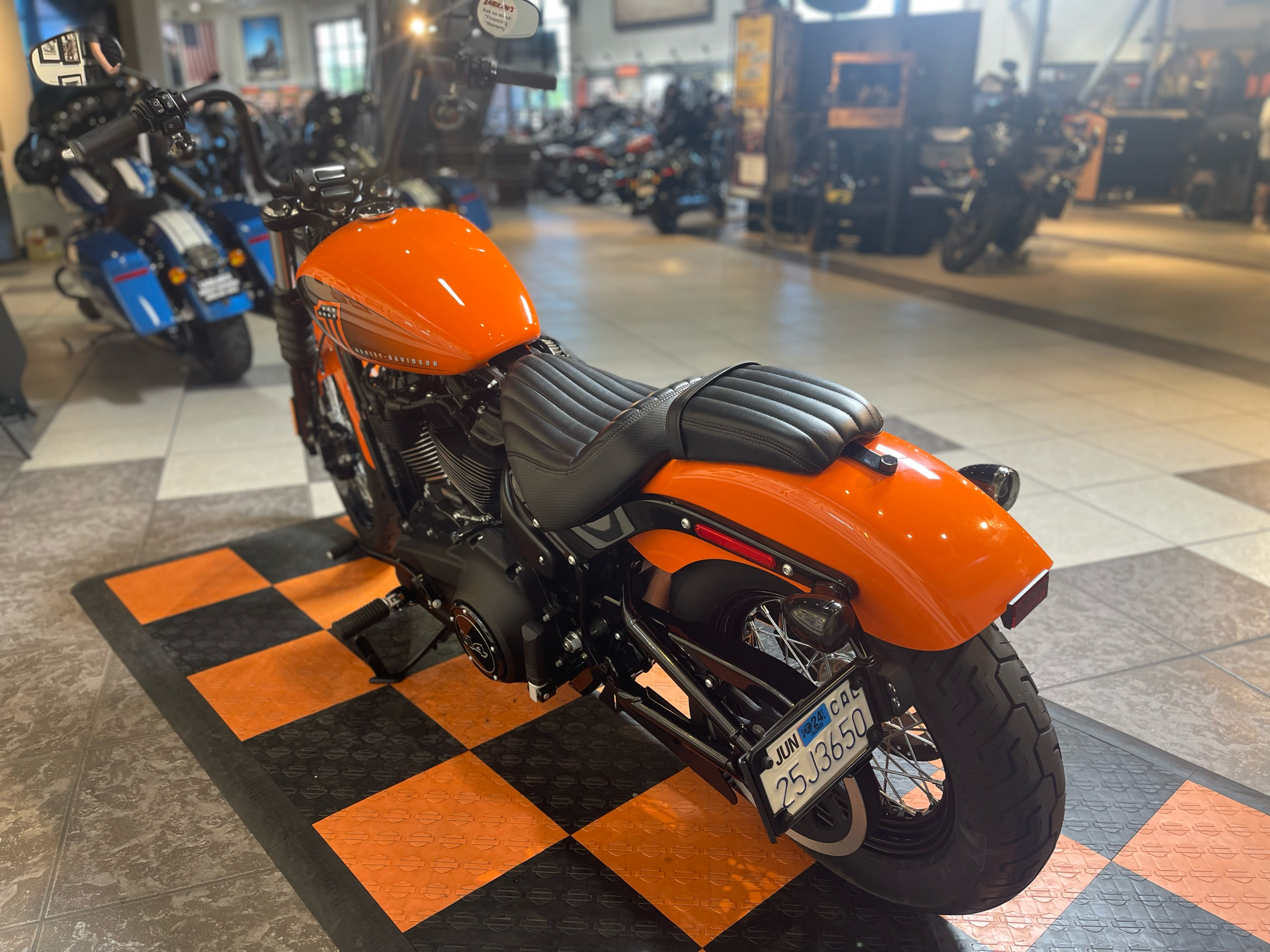 2021 Harley-Davidson Street Bob® 114 in Baldwin Park, California - Photo 4