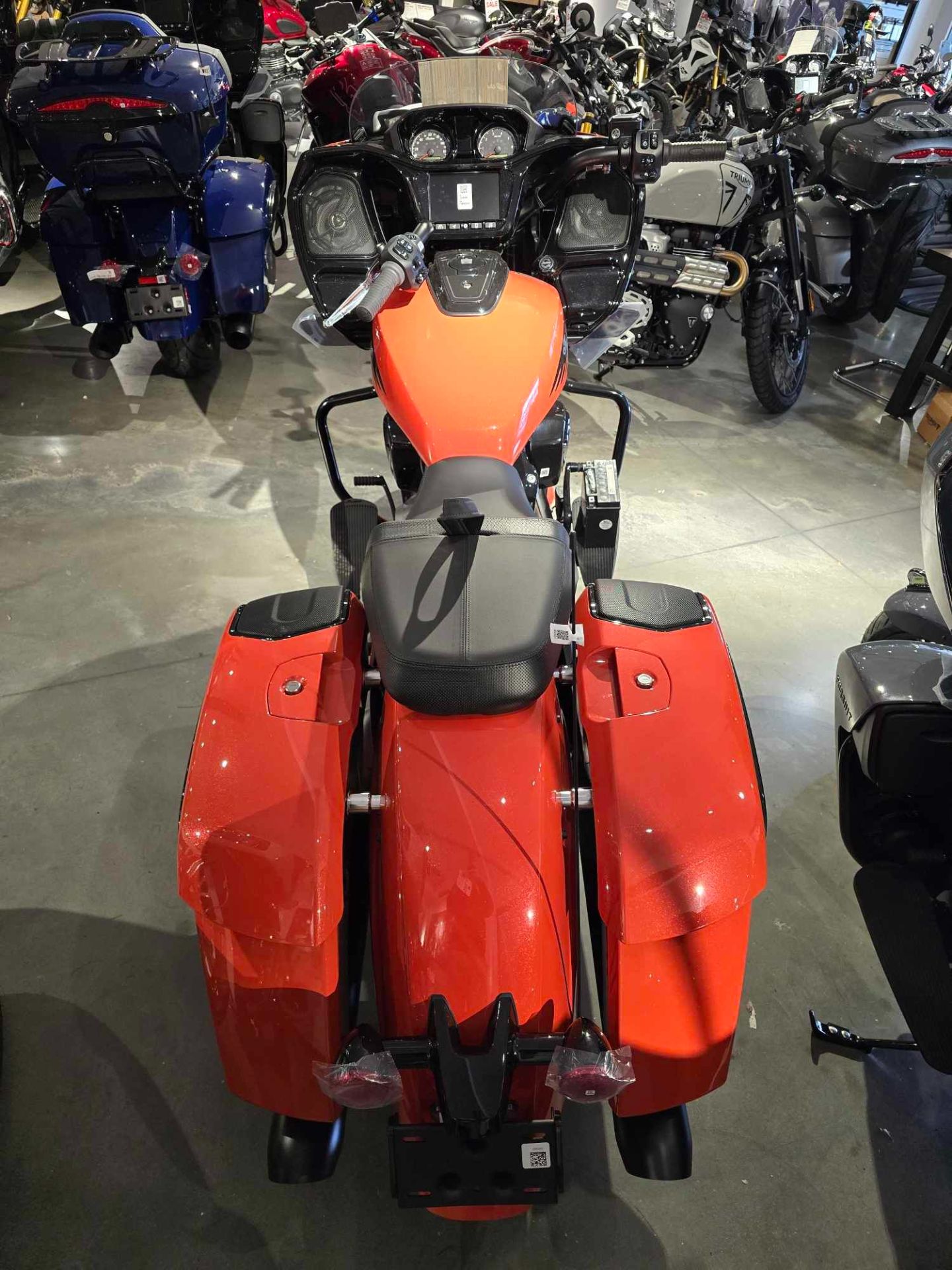 2024 Indian Motorcycle Challenger® Dark Horse® Icon with PowerBand Audio Package in Norwich, Connecticut - Photo 4