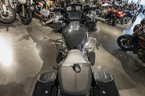 2024 Indian Motorcycle Challenger® Limited with PowerBand Audio Package in Norwich, Connecticut - Photo 6