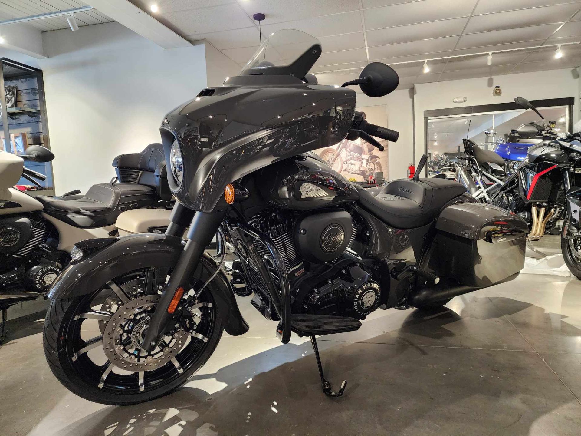2024 Indian Motorcycle Chieftain® Dark Horse® in Norwich, Connecticut - Photo 4