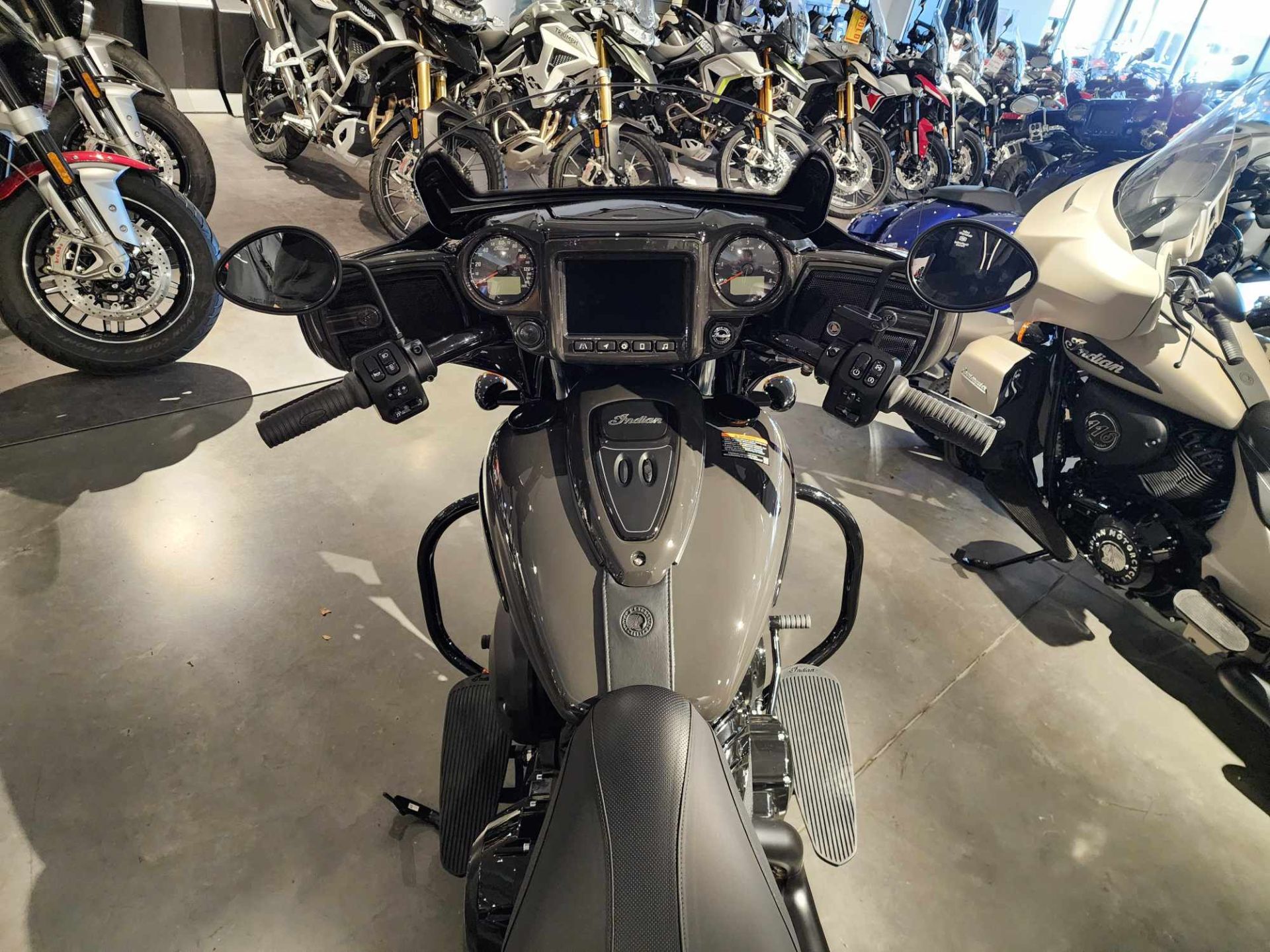 2024 Indian Motorcycle Chieftain® Dark Horse® with PowerBand Audio Package in Norwich, Connecticut - Photo 5