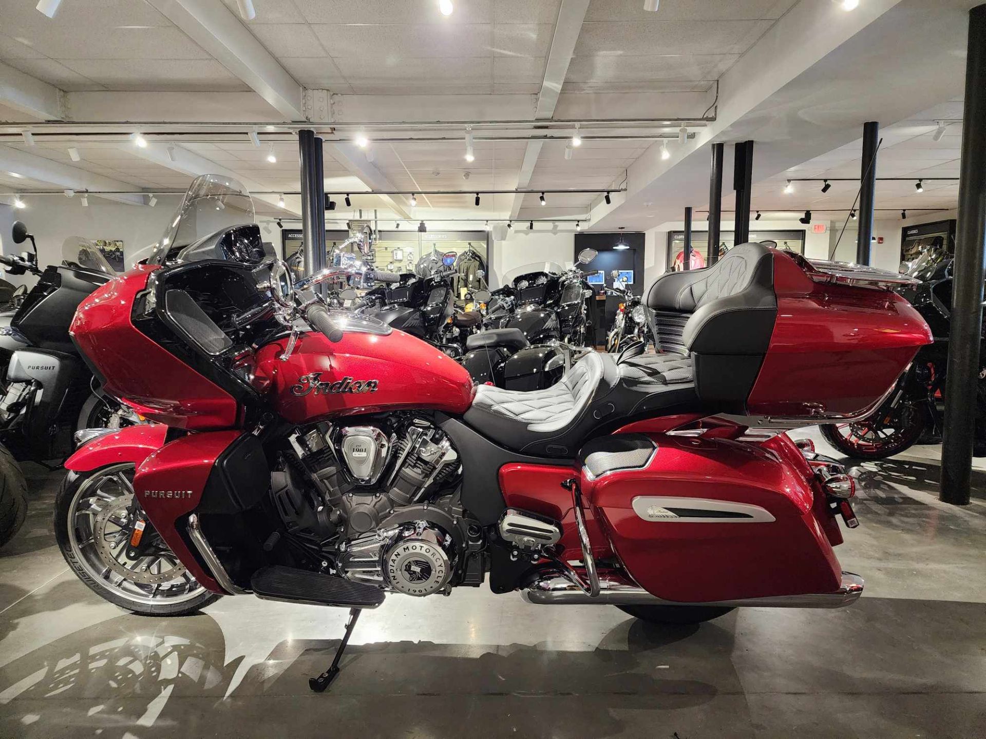 2024 Indian Motorcycle Pursuit® Limited® with PowerBand Audio Package in Norwich, Connecticut - Photo 3