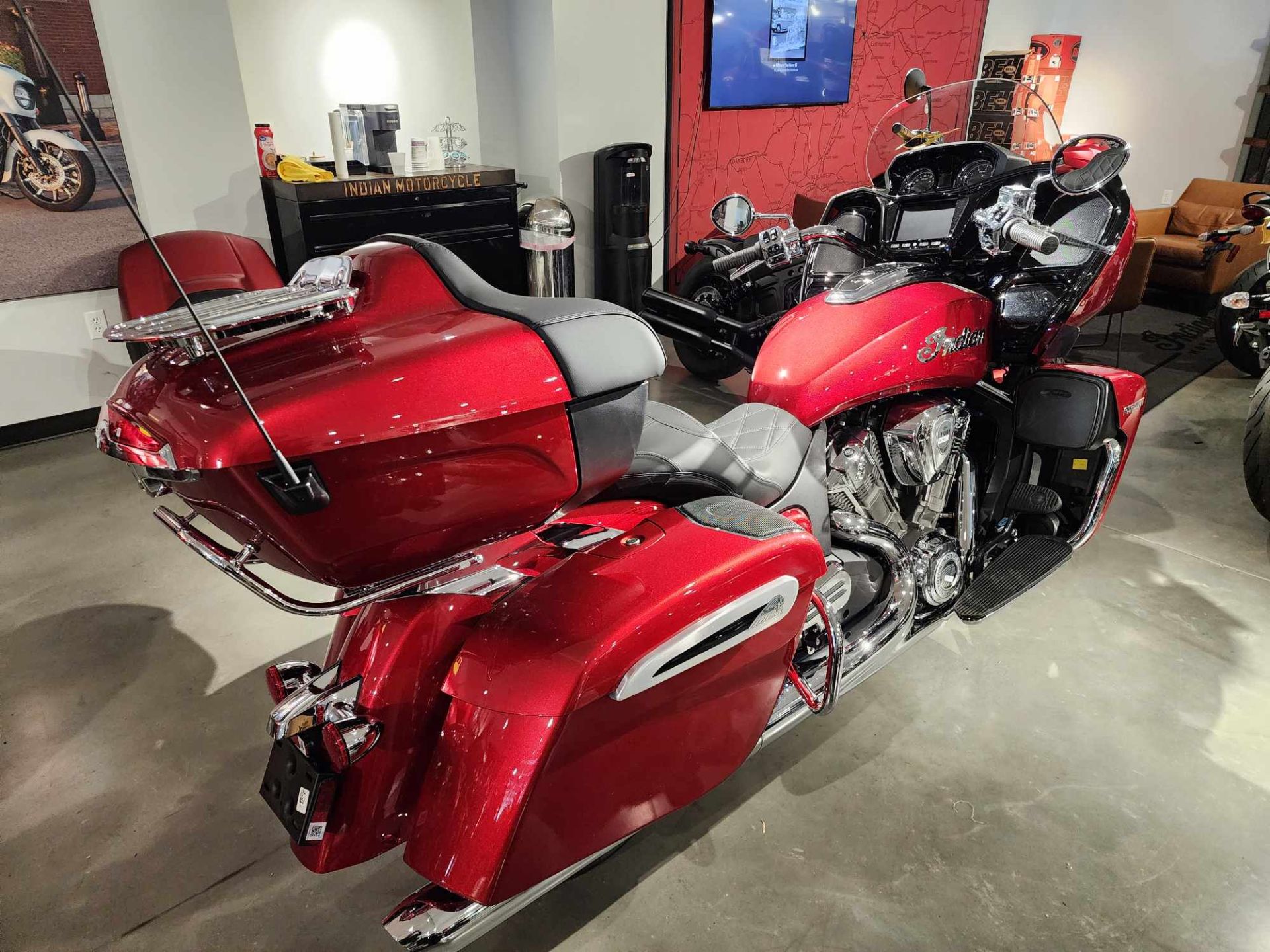 2024 Indian Motorcycle Pursuit® Limited® with PowerBand Audio Package in Norwich, Connecticut - Photo 4