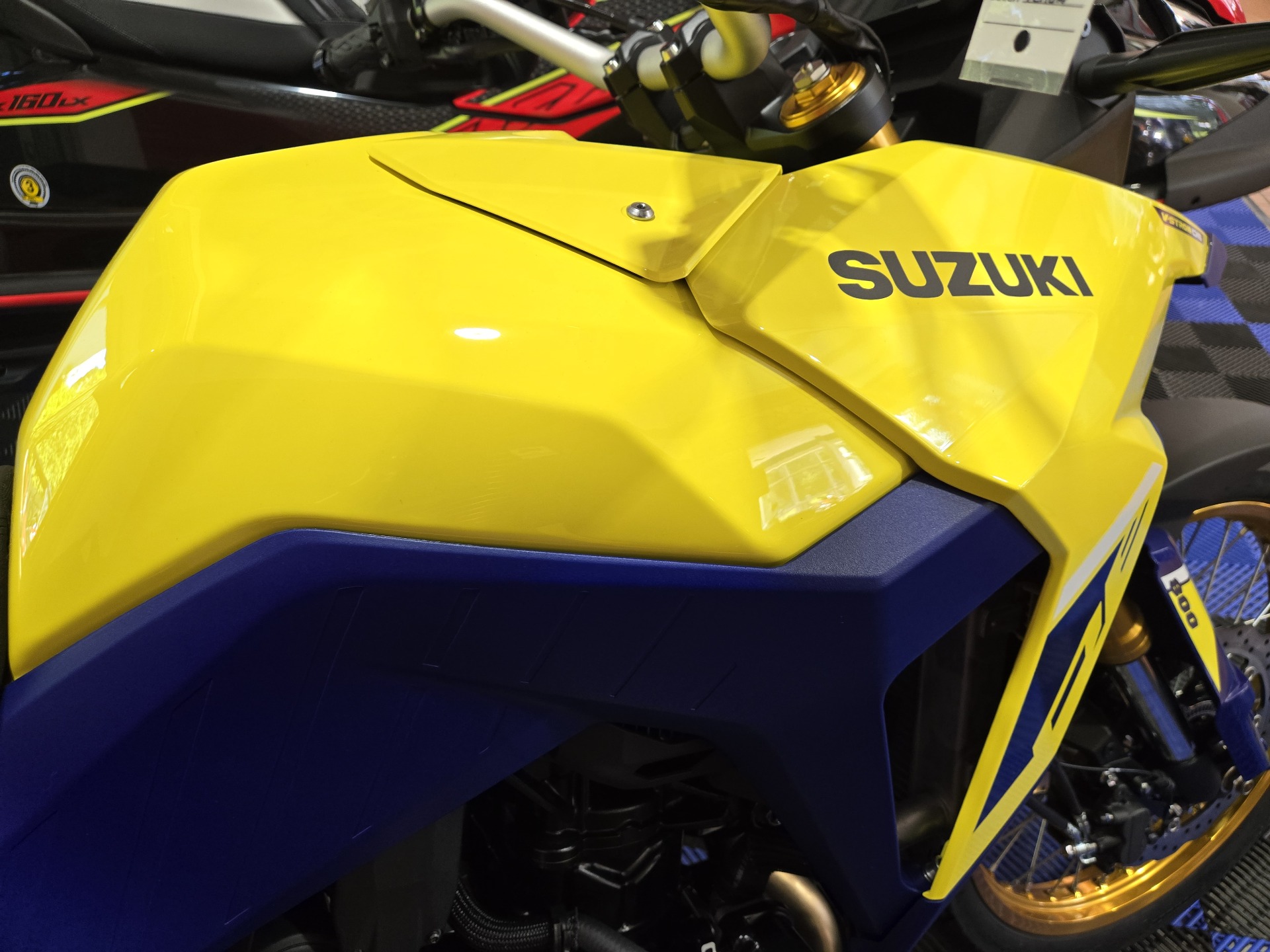 2024 Suzuki V-Strom 800DE in Wake Forest, North Carolina - Photo 3