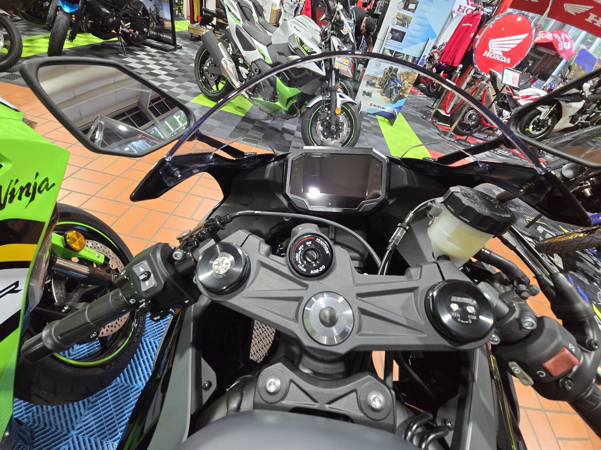 2025 Kawasaki Ninja ZX-6R ABS in Wake Forest, North Carolina - Photo 5