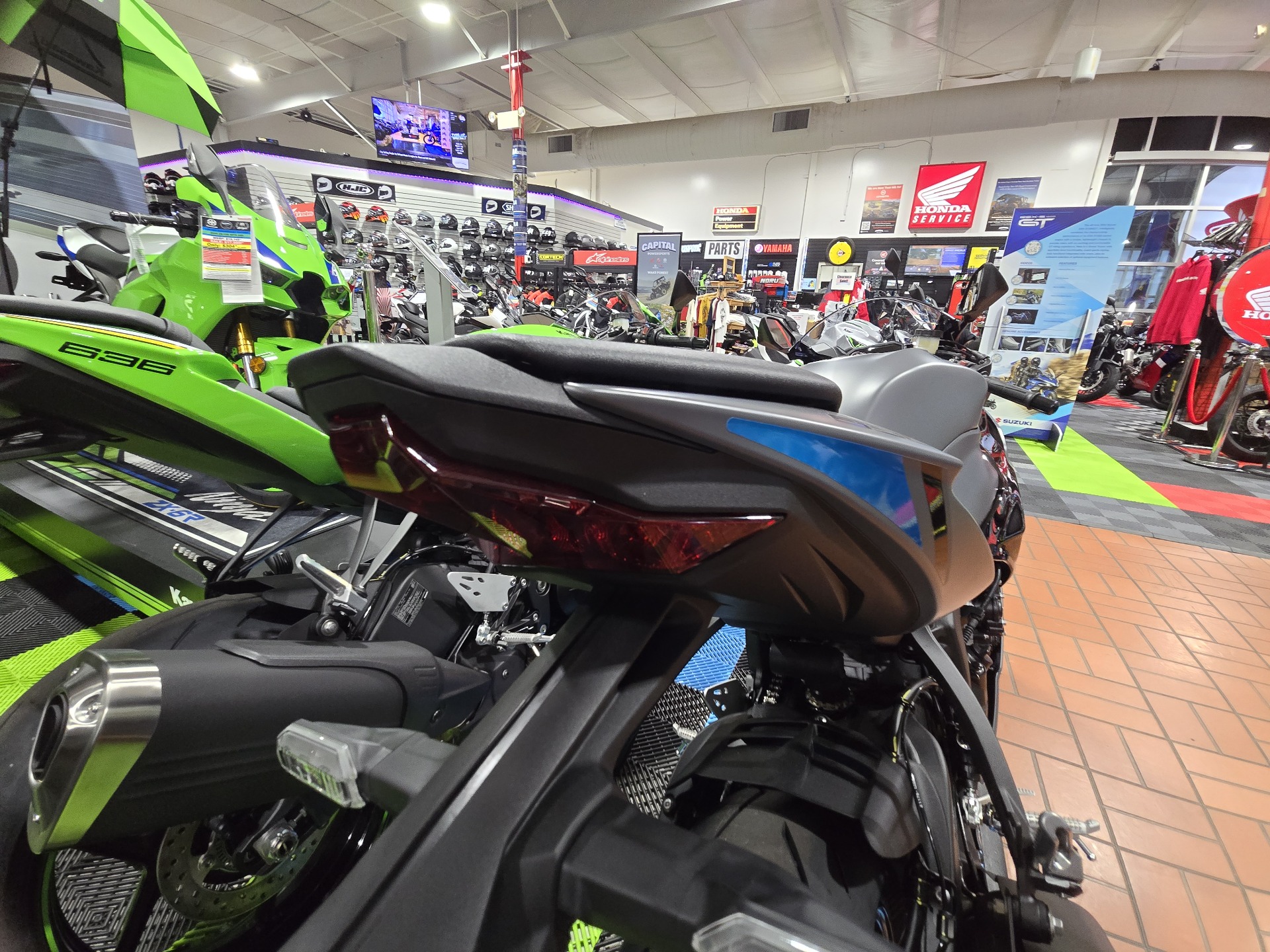 2025 Kawasaki Ninja ZX-6R ABS in Wake Forest, North Carolina - Photo 10