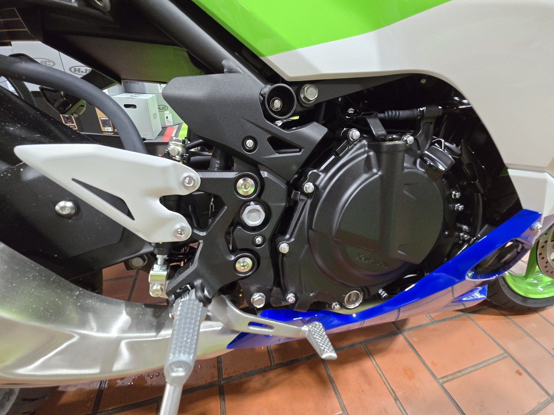 2024 Kawasaki Ninja 500 SE 40th Anniversary Edition ABS in Wake Forest, North Carolina - Photo 8