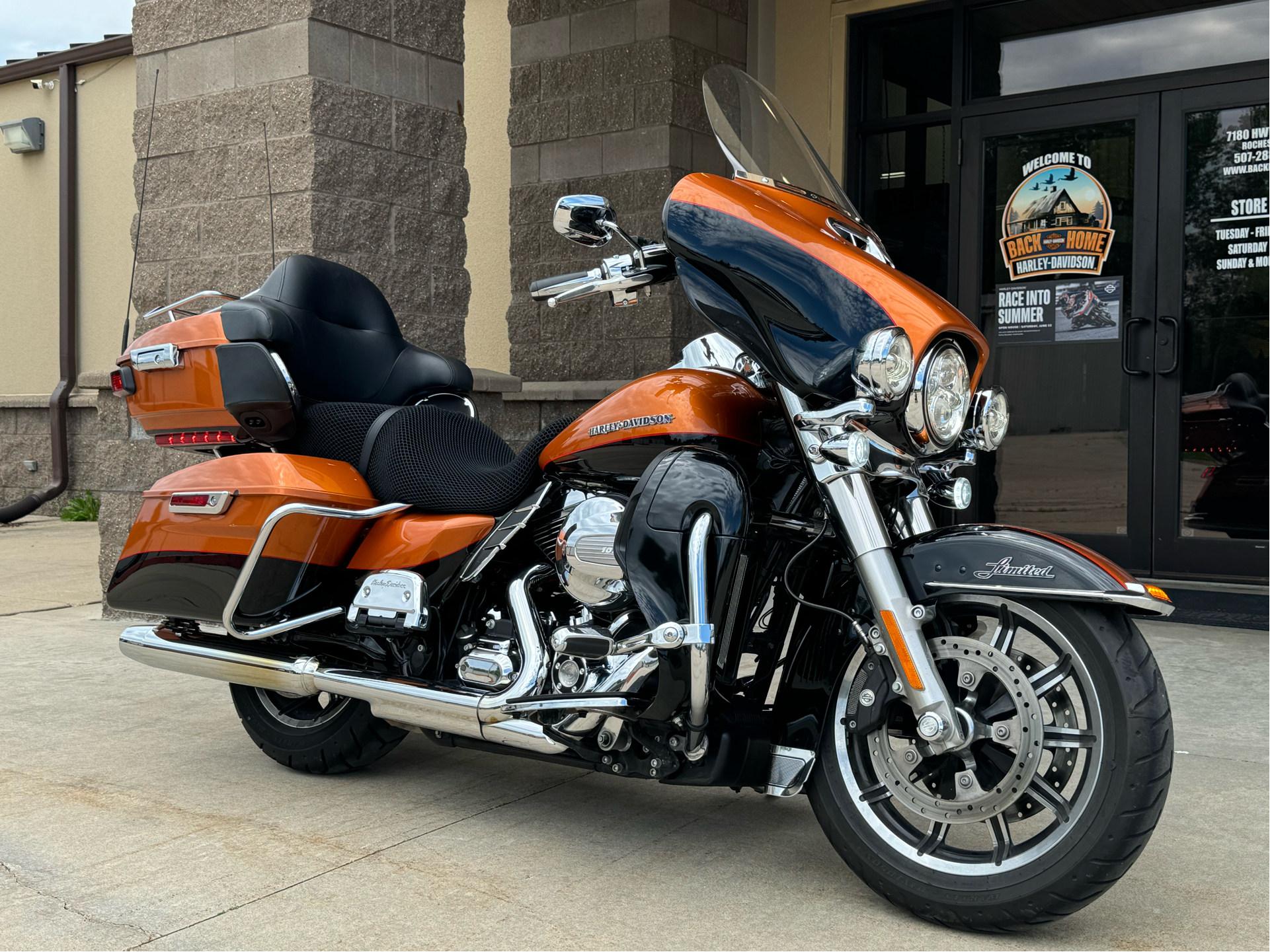 2016 Harley-Davidson Ultra Limited Low in Rochester, Minnesota - Photo 2