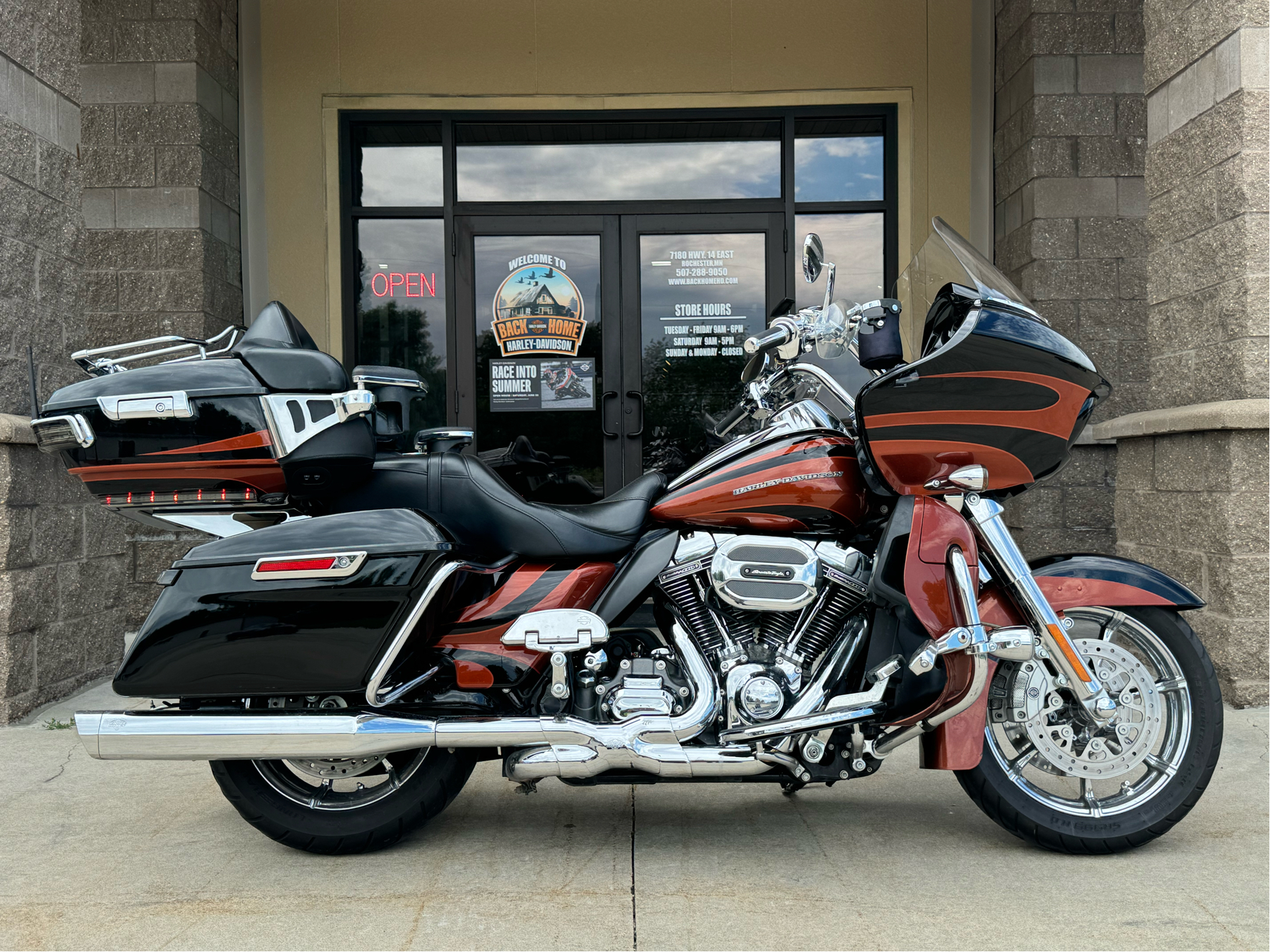 2015 Harley-Davidson CVO™ Road Glide® Ultra in Rochester, Minnesota - Photo 1