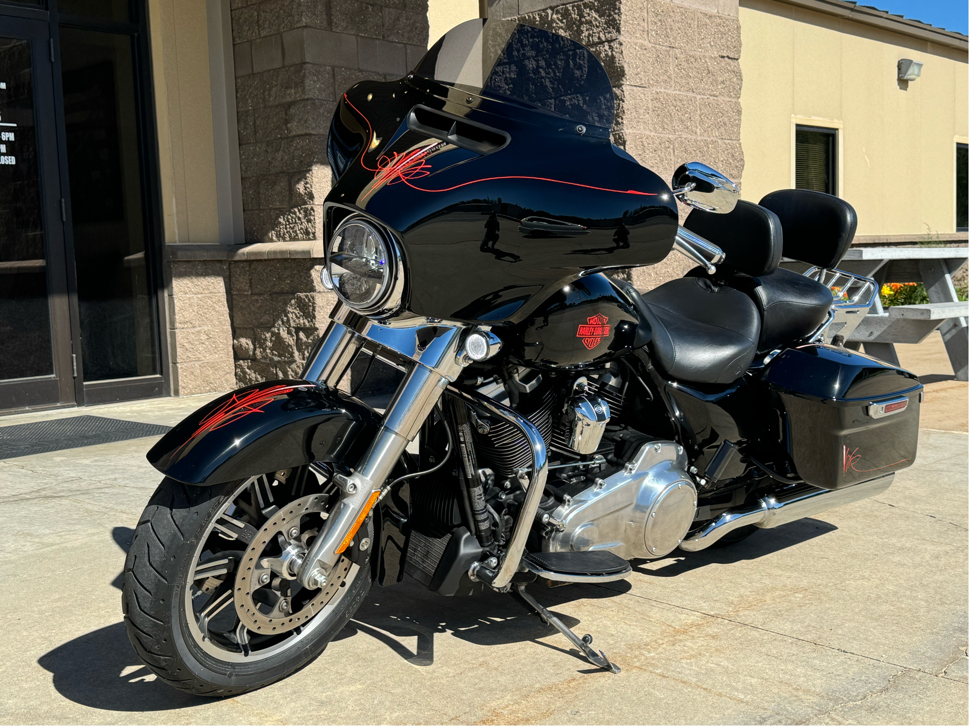 2019 Harley-Davidson Electra Glide® Standard in Rochester, Minnesota - Photo 6