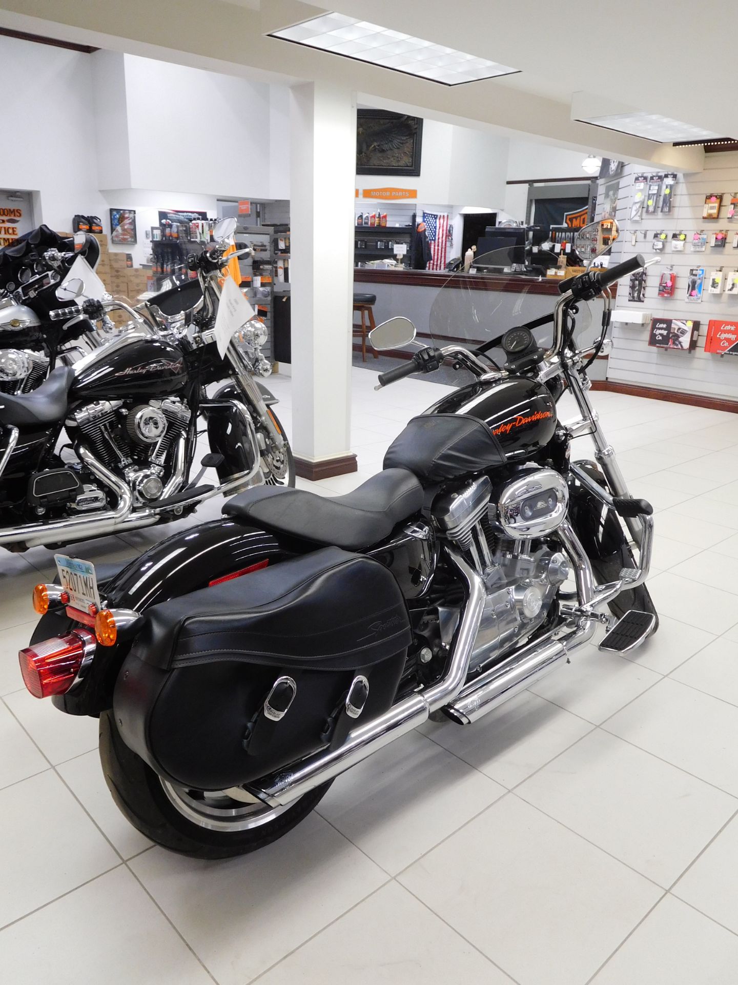 2013 Harley-Davidson Sportster® 883 SuperLow® in Rochester, Minnesota - Photo 6