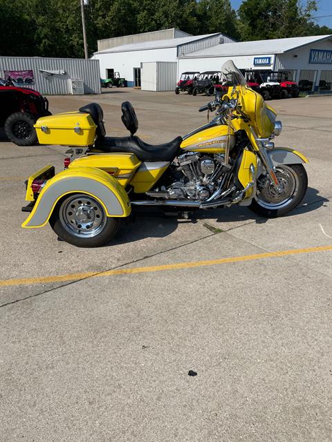 2005 Harley-Davidson FLHTCSE2 Screamin' Eagle® Electra Glide®  2 in Jefferson City, Missouri - Photo 3