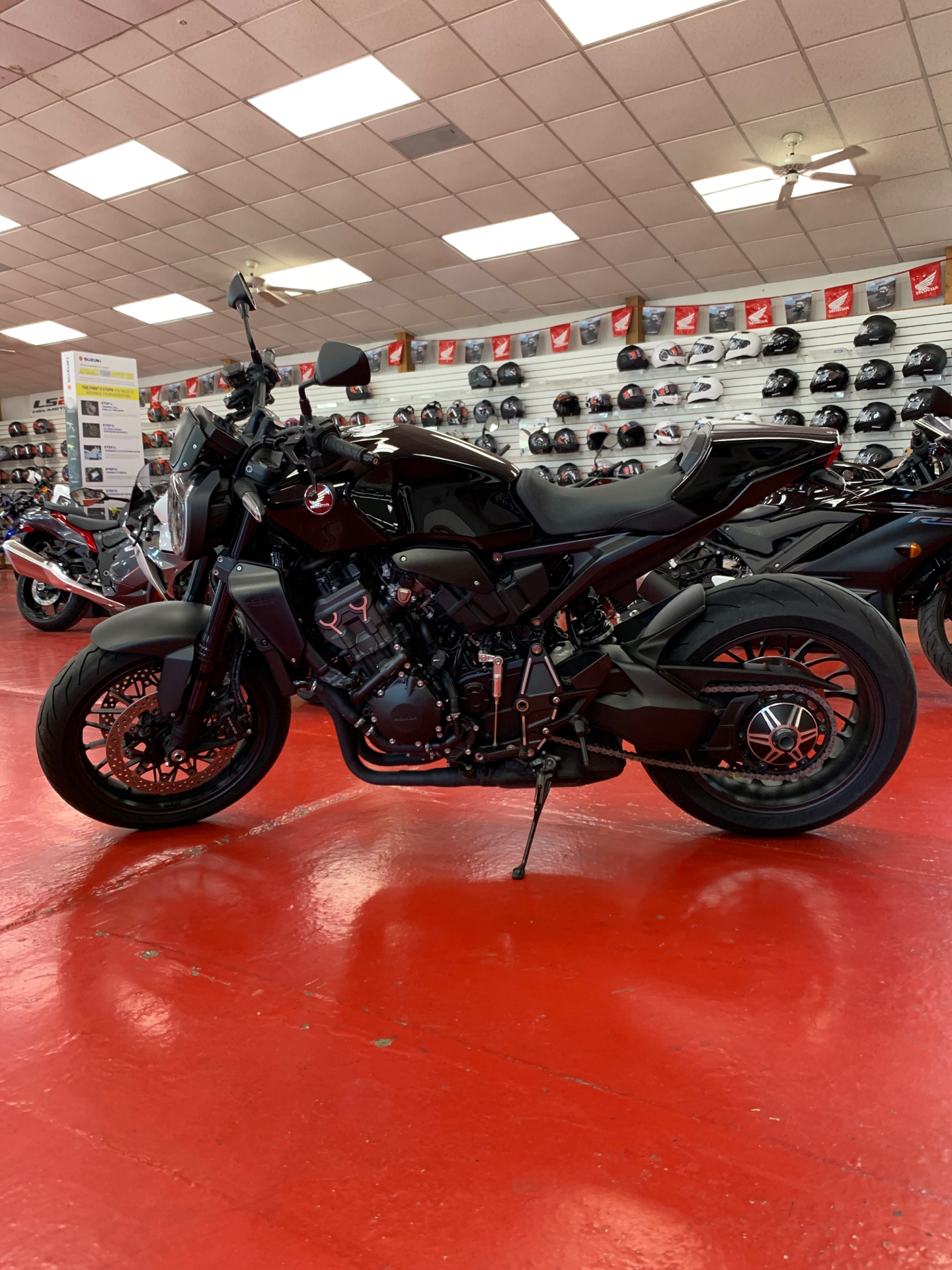 2022 Honda CB1000R Black Edition in Jefferson City, Missouri - Photo 2