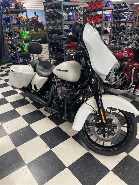 2018 Harley-Davidson Street Glide® Special in Jefferson City, Missouri - Photo 2