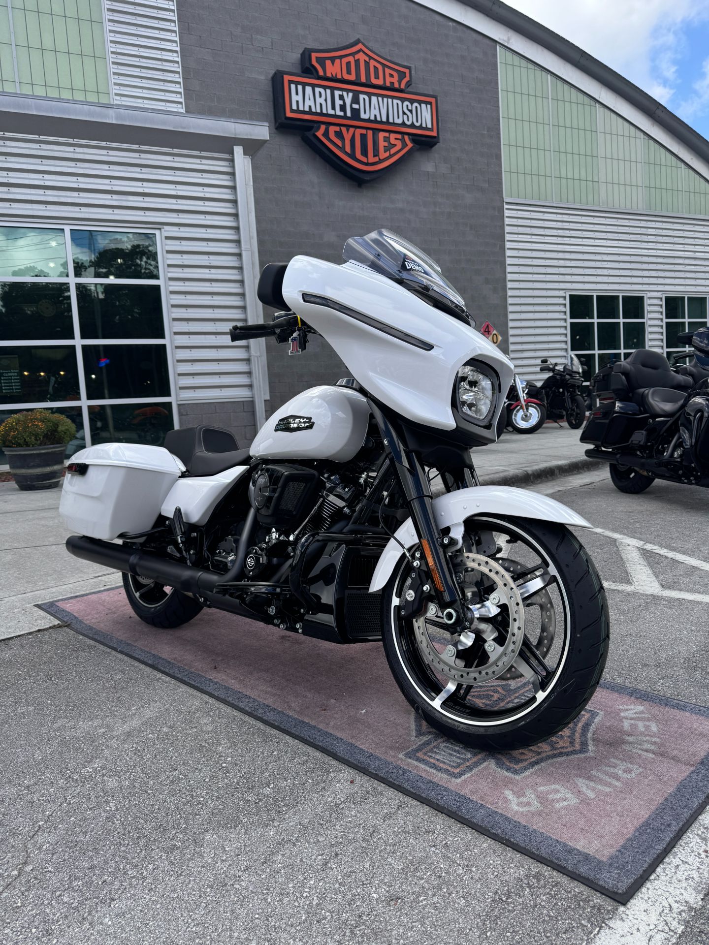 2024 Harley-Davidson Street Glide® in Jacksonville, North Carolina - Photo 4