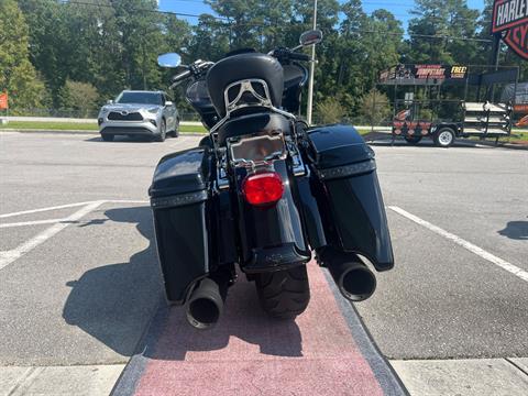 2017 Harley-Davidson Road Glide® Ultra in Jacksonville, North Carolina - Photo 8