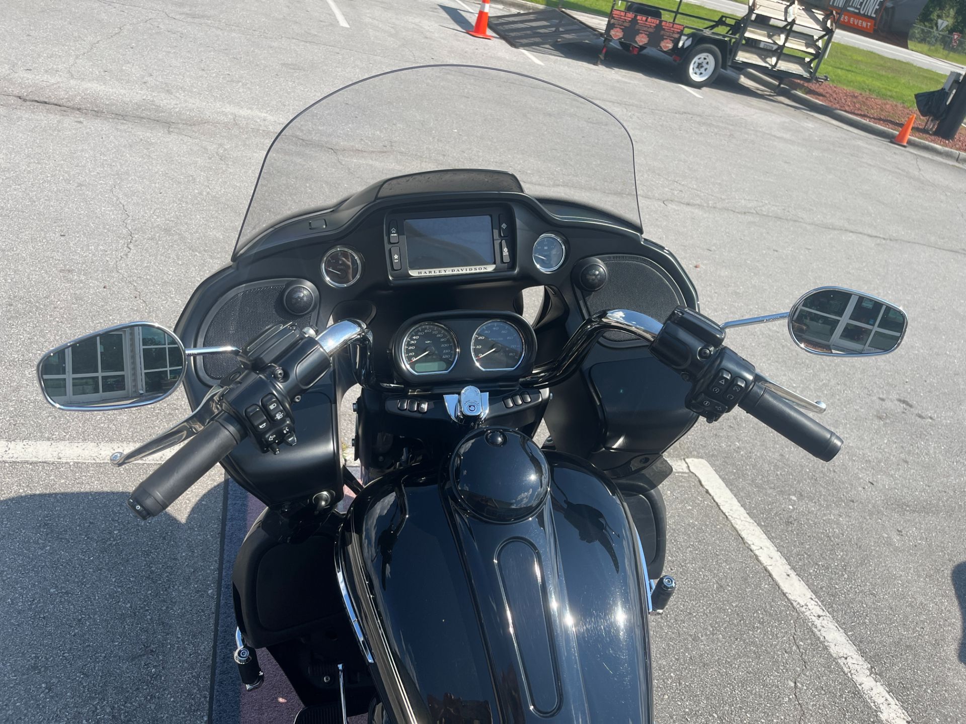 2017 Harley-Davidson Road Glide® Ultra in Jacksonville, North Carolina - Photo 10