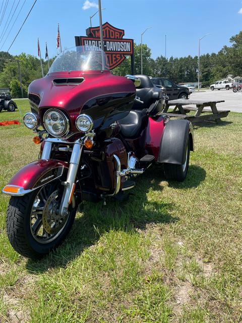 2015 Harley-Davidson Tri Glide® Ultra in Jacksonville, North Carolina - Photo 2