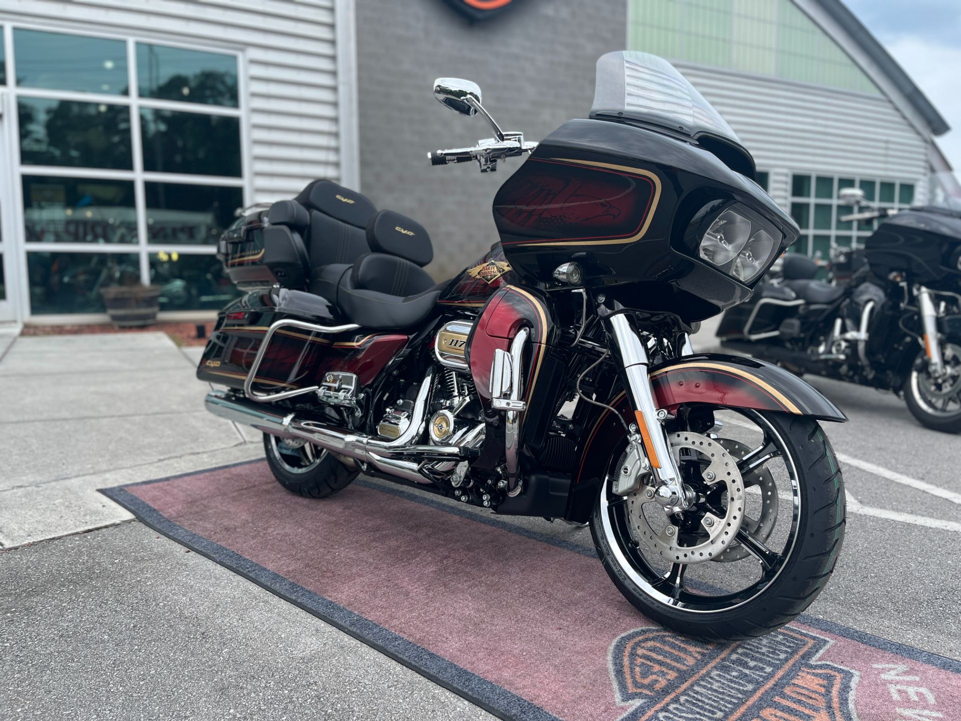 2023 Harley-Davidson CVO™ Road Glide® Limited Anniversary in Jacksonville, North Carolina - Photo 4