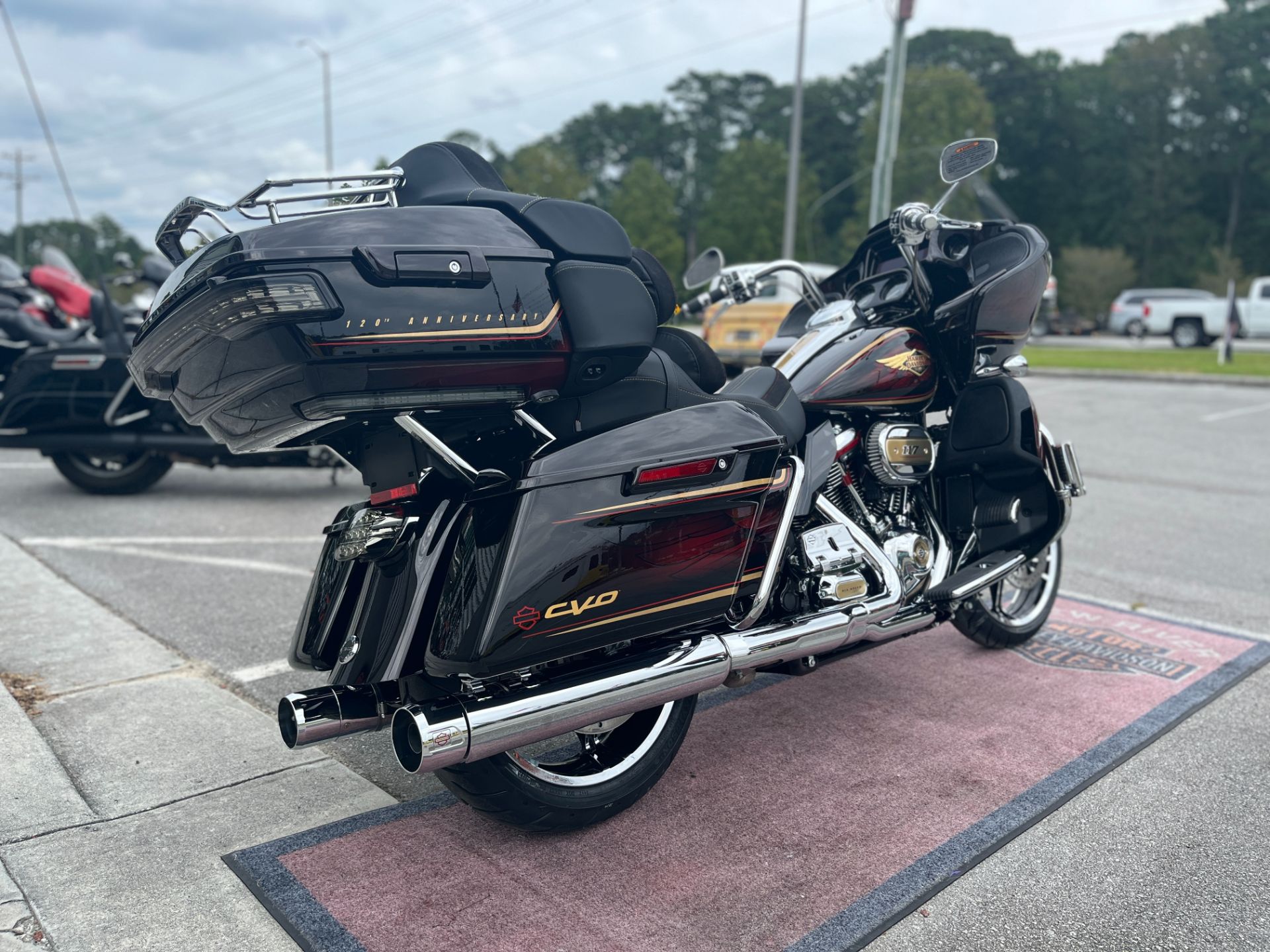 2023 Harley-Davidson CVO™ Road Glide® Limited Anniversary in Jacksonville, North Carolina - Photo 5
