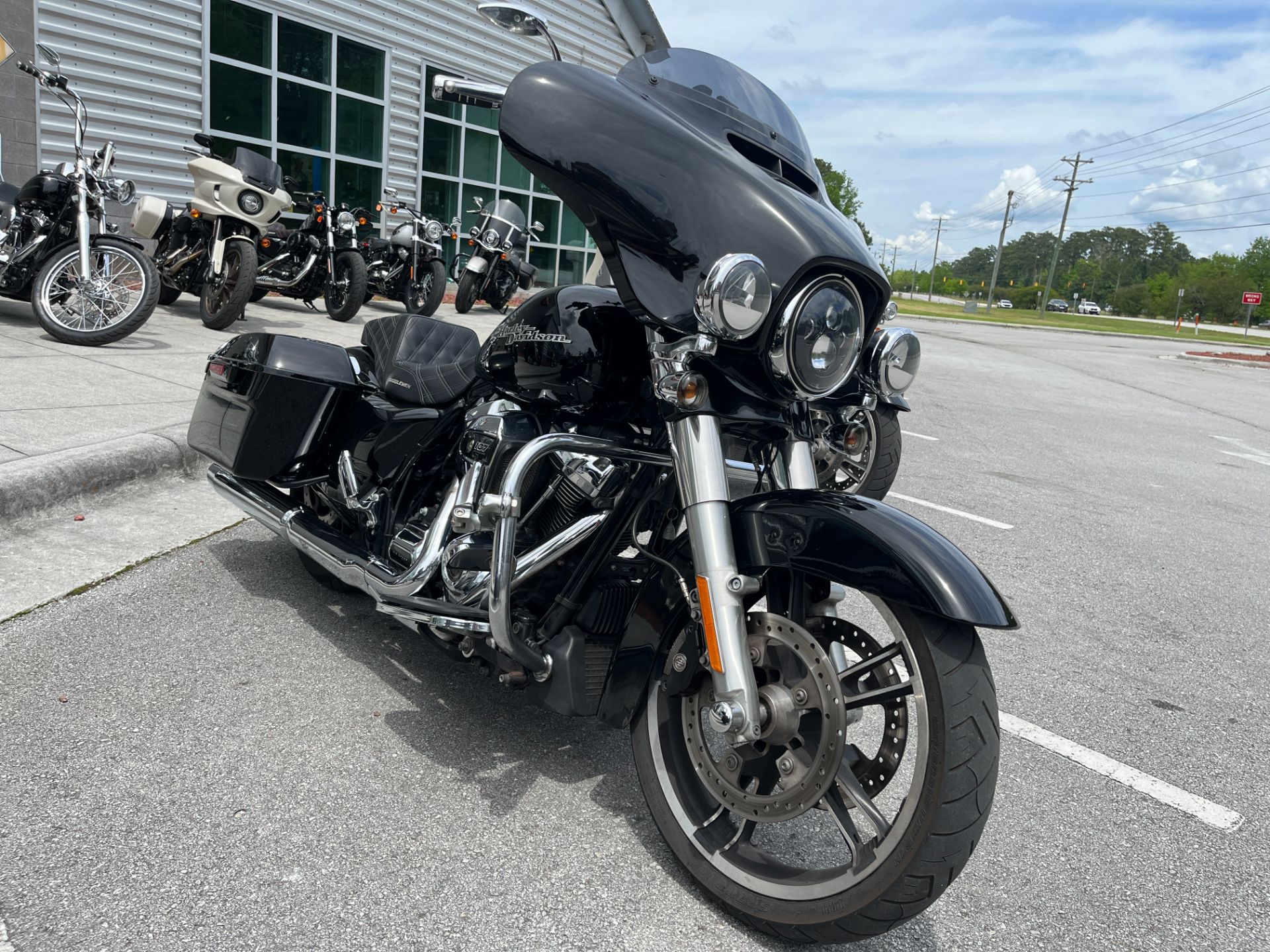2017 Harley-Davidson Street Glide® Special in Jacksonville, North Carolina - Photo 4
