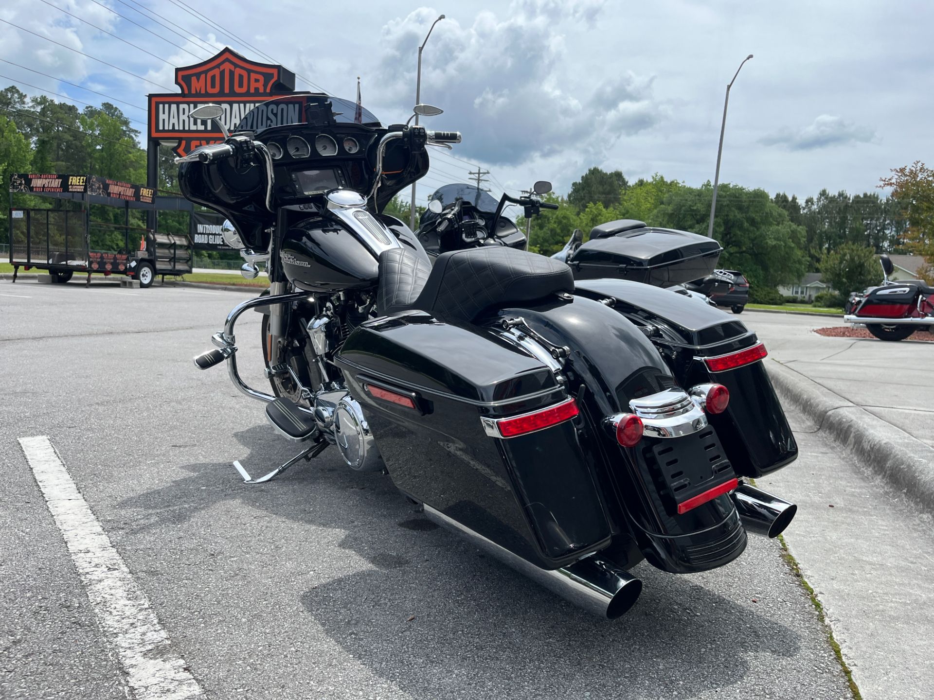 2017 Harley-Davidson Street Glide® Special in Jacksonville, North Carolina - Photo 6