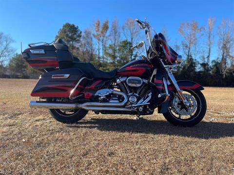 2017 Harley-Davidson CVO Limited® in Jacksonville, North Carolina - Photo 2