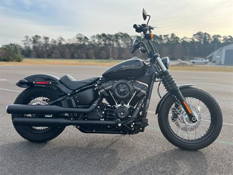 2019 Harley-Davidson Street Bob® in Jacksonville, North Carolina - Photo 2