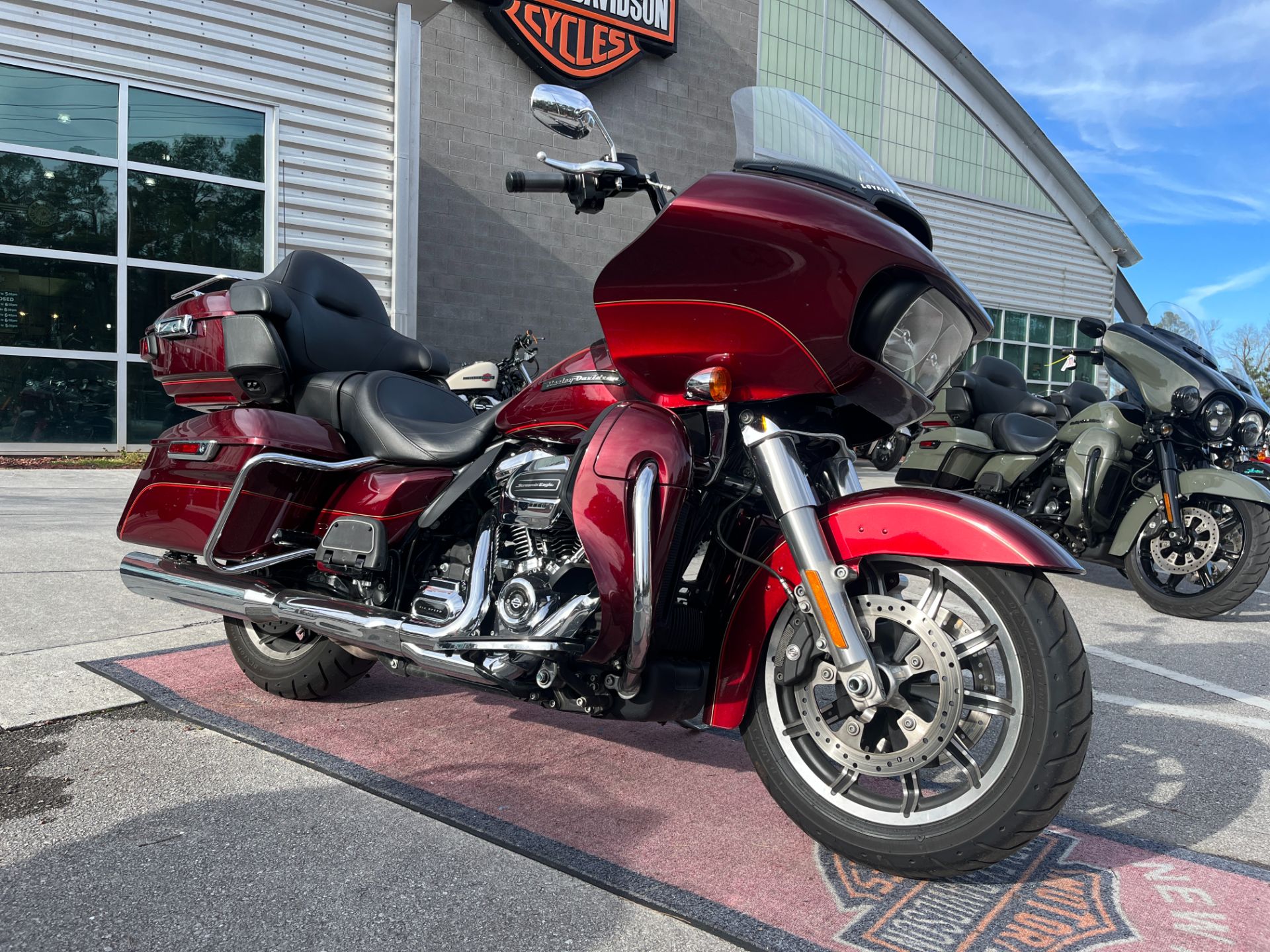 2017 Harley-Davidson Road Glide® Ultra in Jacksonville, North Carolina - Photo 4