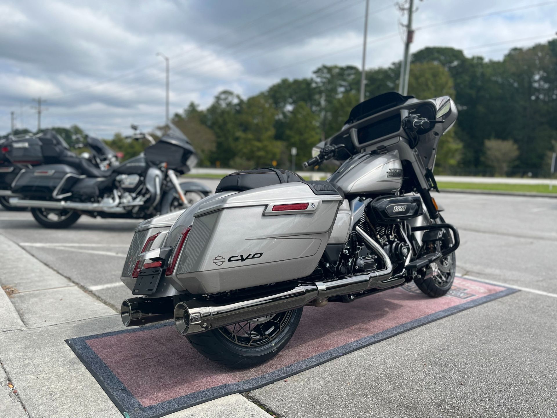 2023 Harley-Davidson CVO™ Street Glide® in Jacksonville, North Carolina - Photo 5