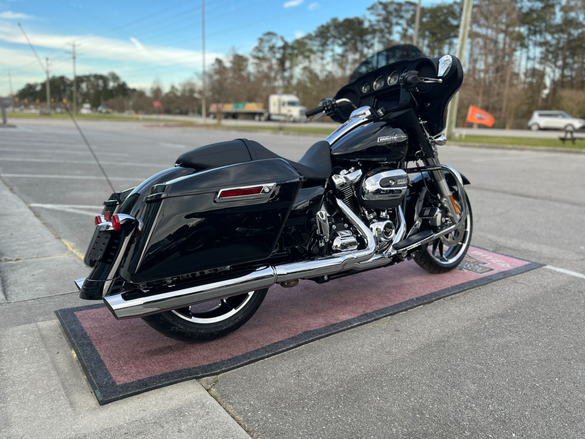 2023 Harley-Davidson Street Glide® in Jacksonville, North Carolina - Photo 7