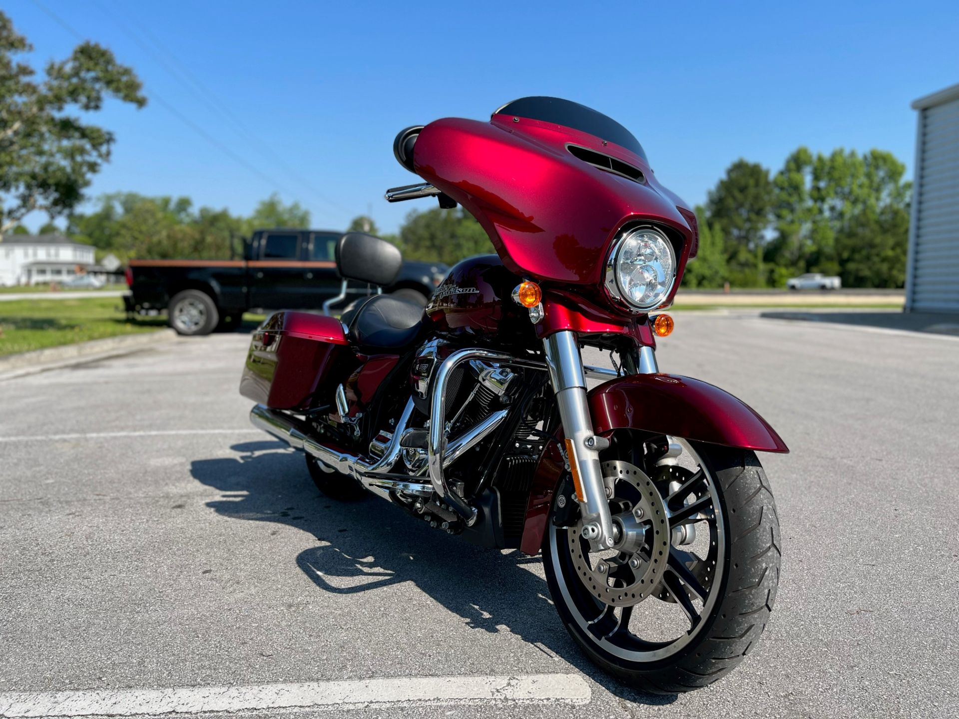 2017 Harley-Davidson Street Glide® Special in Jacksonville, North Carolina - Photo 2