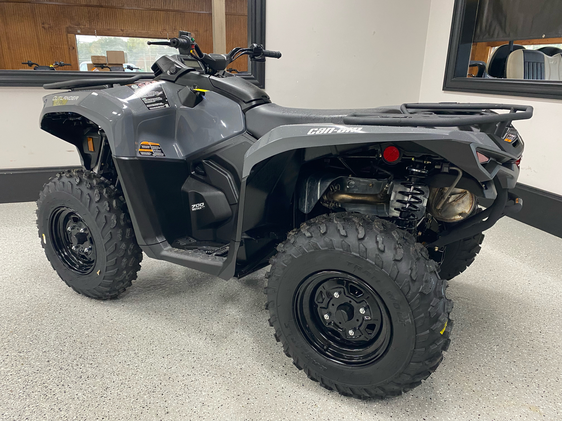2024 Can-Am Outlander DPS 700 in Iron Station, North Carolina - Photo 3