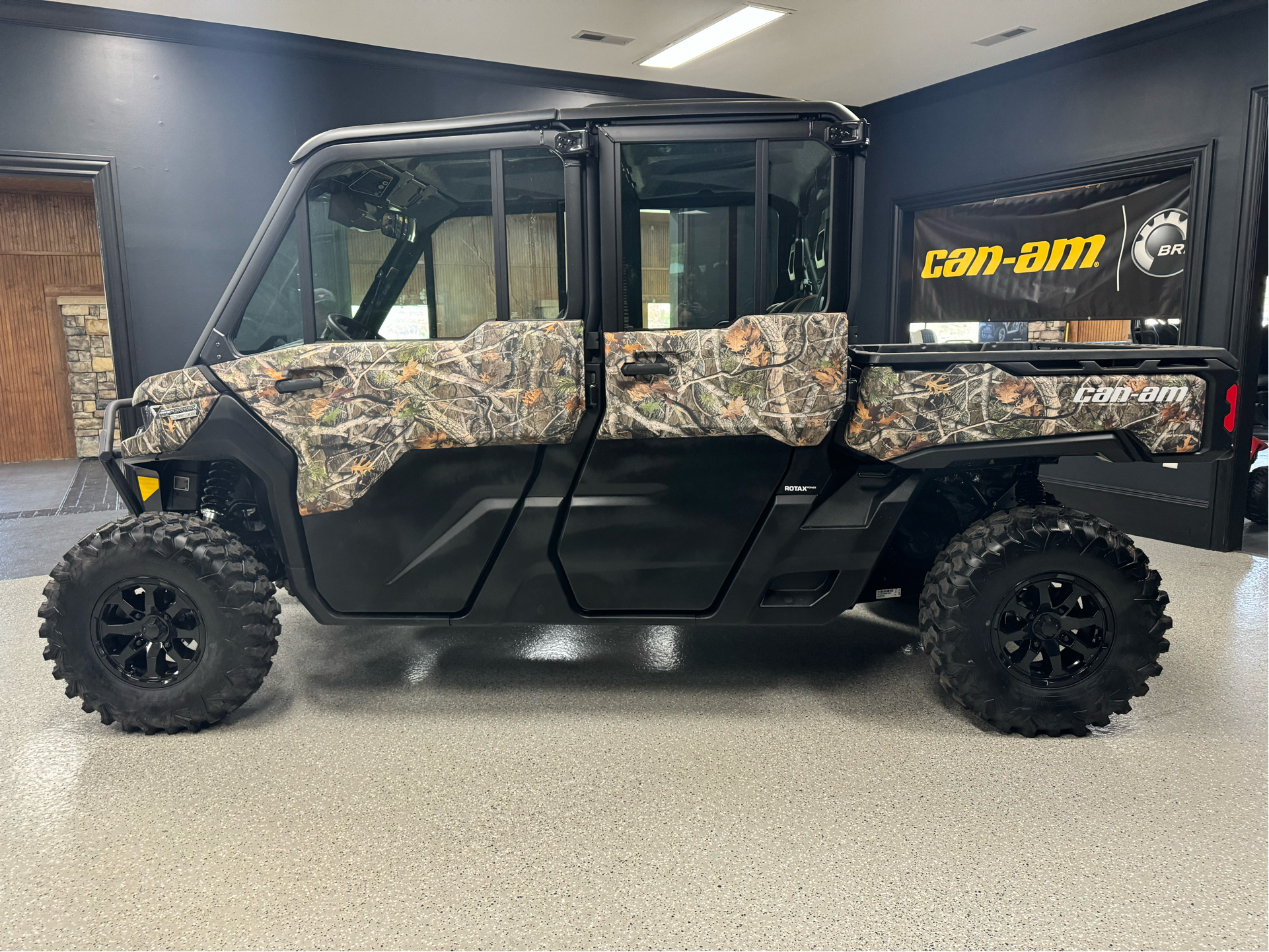 2024 Can-Am Defender MAX Limited HD10 in Iron Station, North Carolina - Photo 2