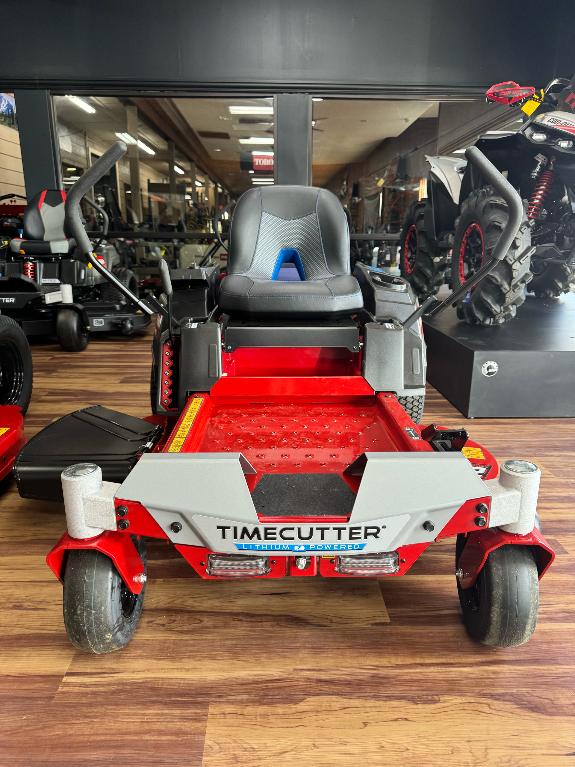 2024 Toro TimeCutter 42 in. 60V MAX w/ (4) 10.0Ah Batteries & Charger in Iron Station, North Carolina - Photo 4