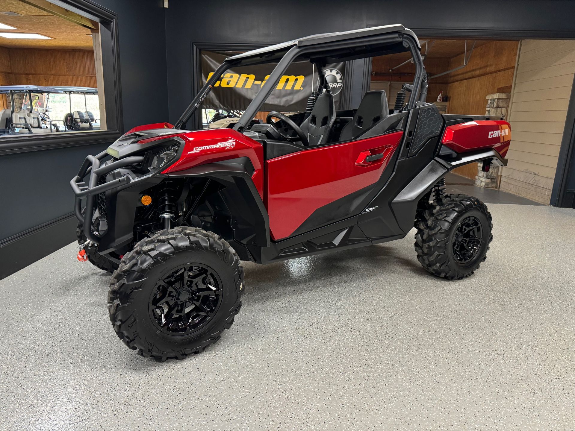 2024 Can-Am Commander XT 700 in Iron Station, North Carolina - Photo 1