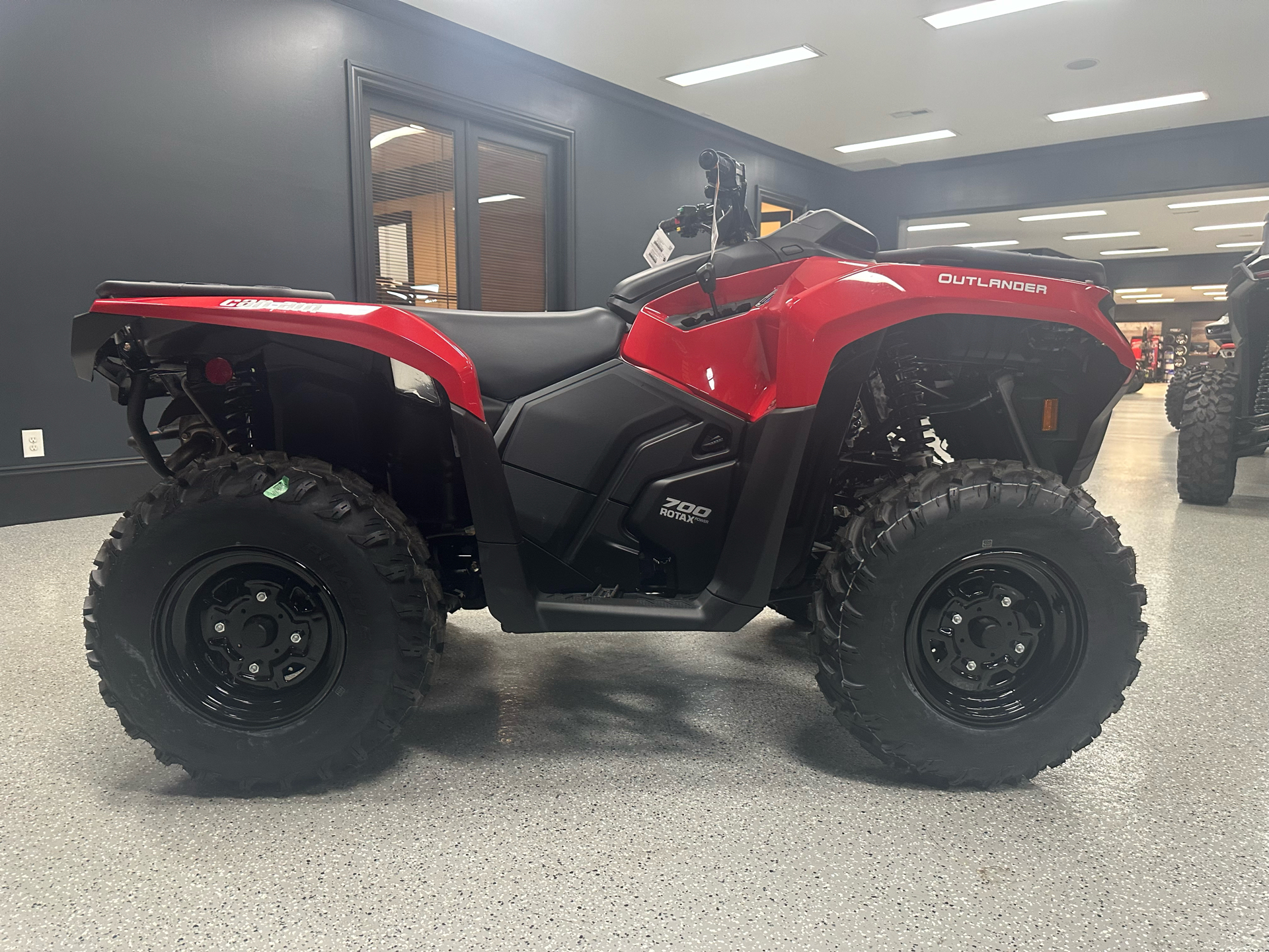 2024 Can-Am Outlander 700 in Iron Station, North Carolina - Photo 4