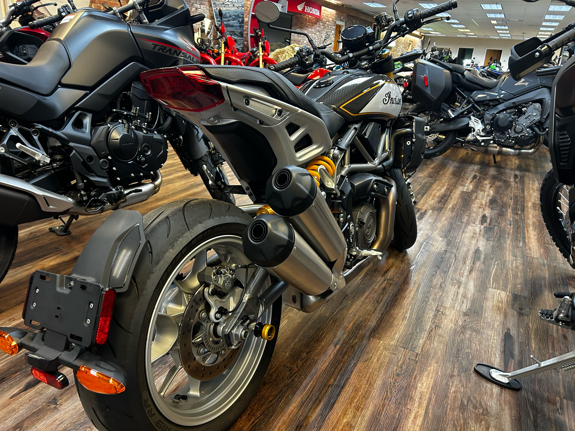 2023 Indian Motorcycle FTR R Carbon in Statesville, North Carolina - Photo 3