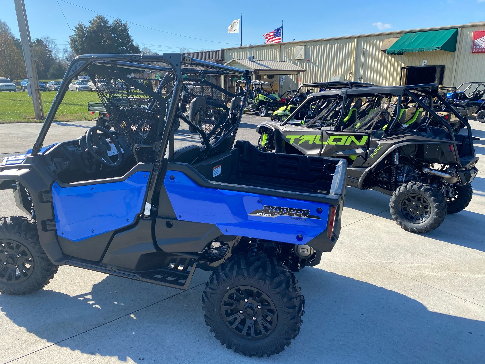 New 21 Honda Pioneer 1000 Deluxe Utility Vehicles In Statesville Nc Stock Number N A Greatwesternmotorcycles Com