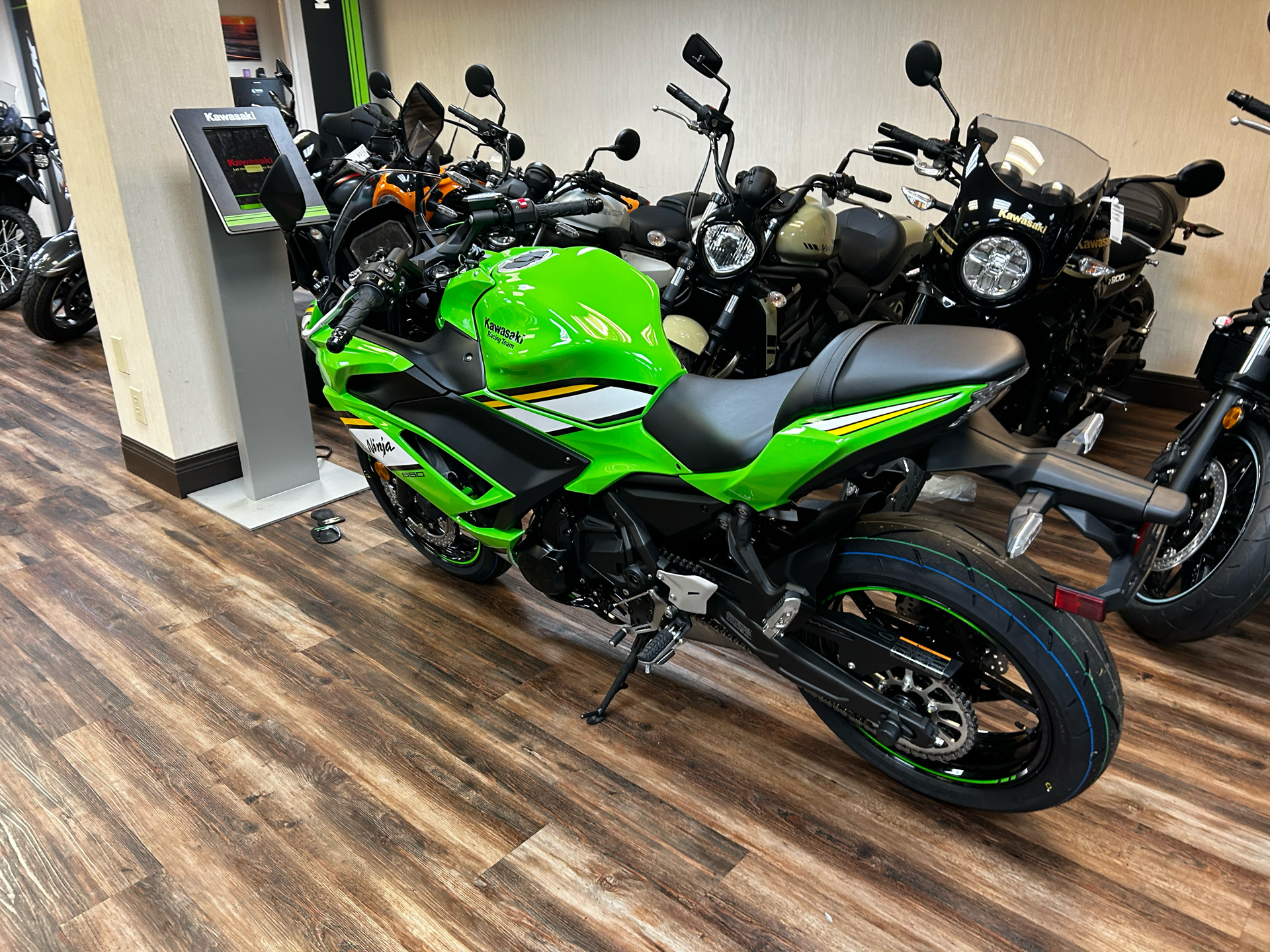 2025 Kawasaki Ninja 650 KRT Edition ABS in Statesville, North Carolina - Photo 2