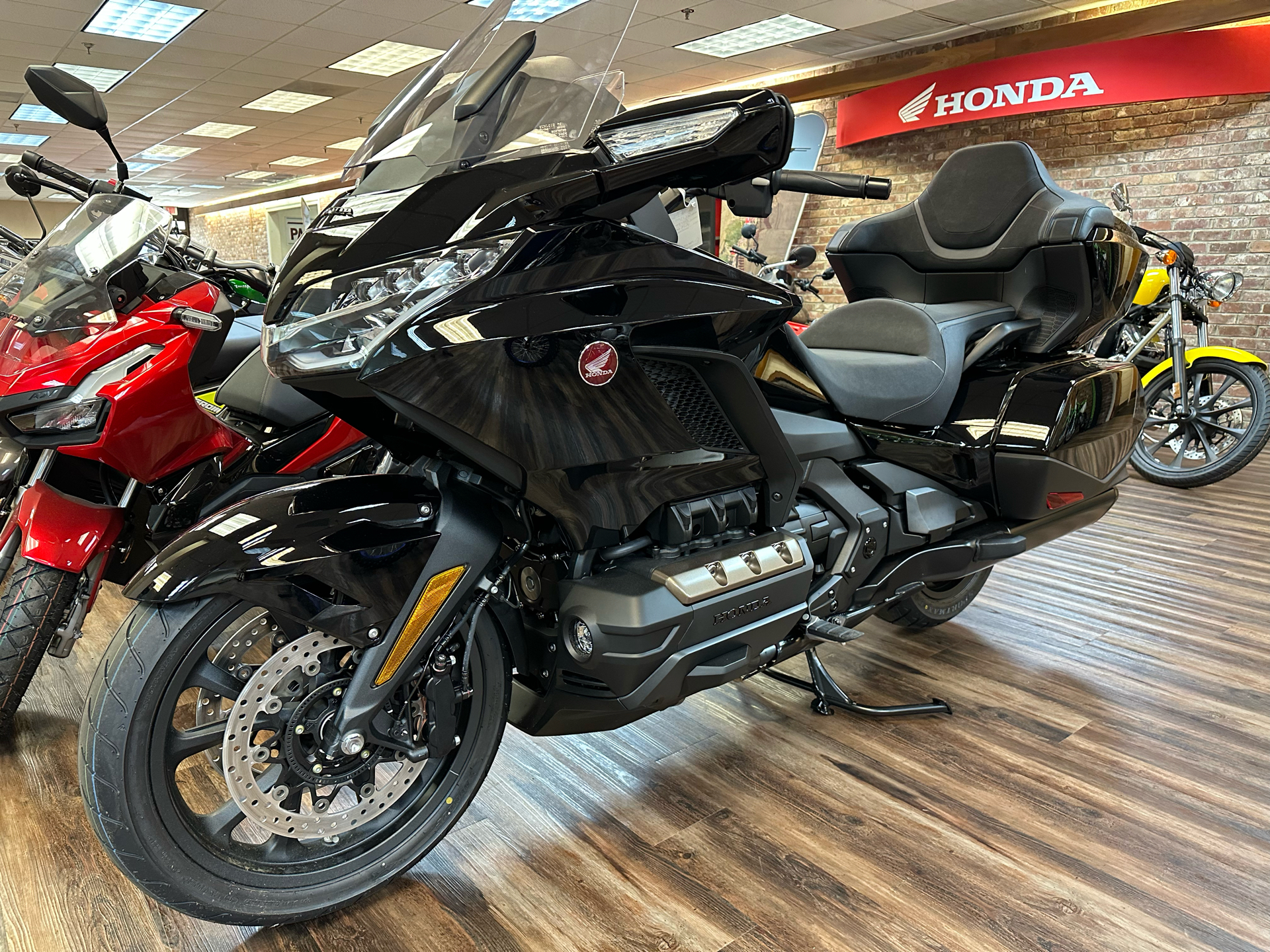 2023 Honda Gold Wing Tour Automatic DCT in Statesville, North Carolina - Photo 5