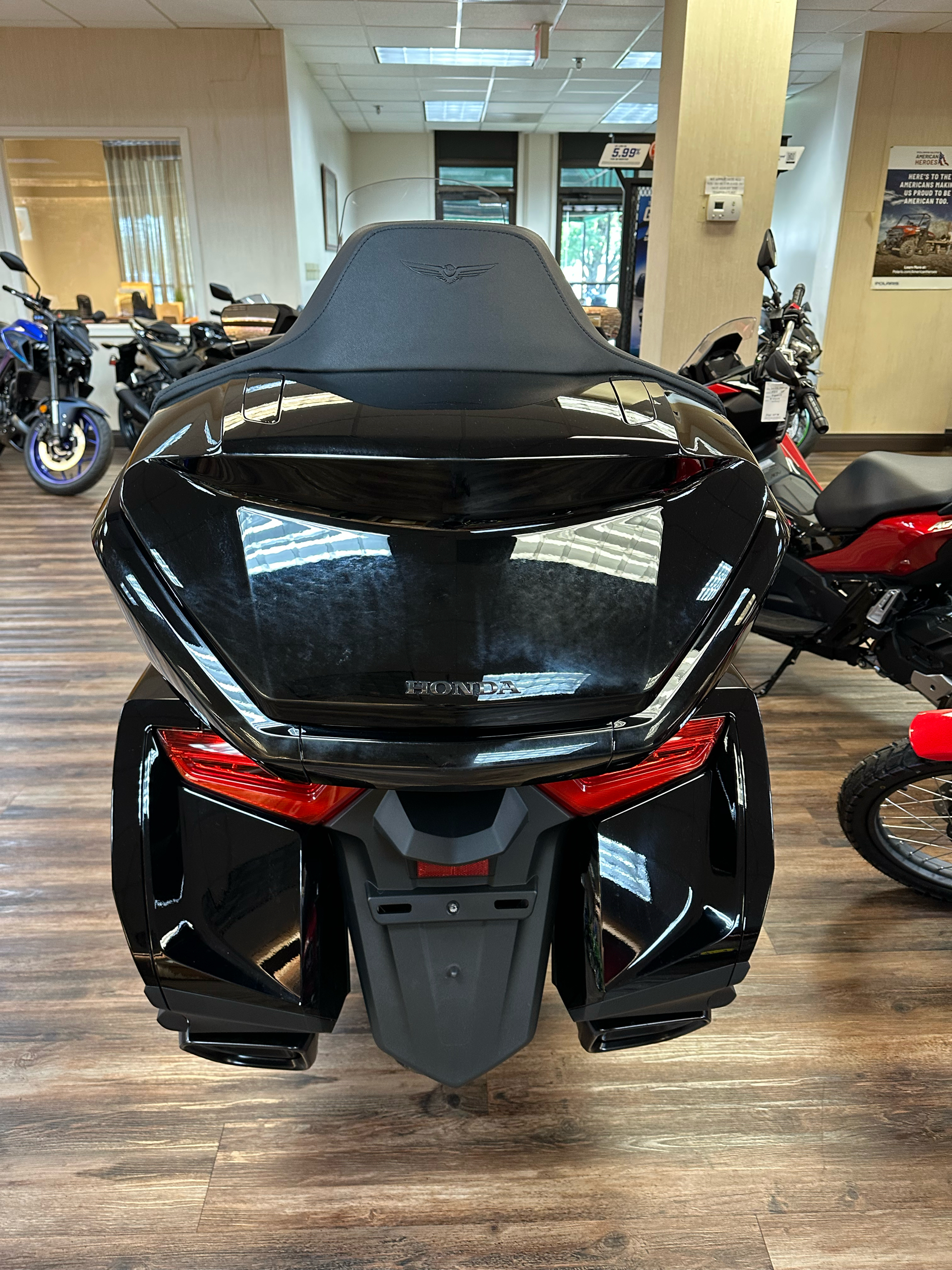 2023 Honda Gold Wing Tour Automatic DCT in Statesville, North Carolina - Photo 8