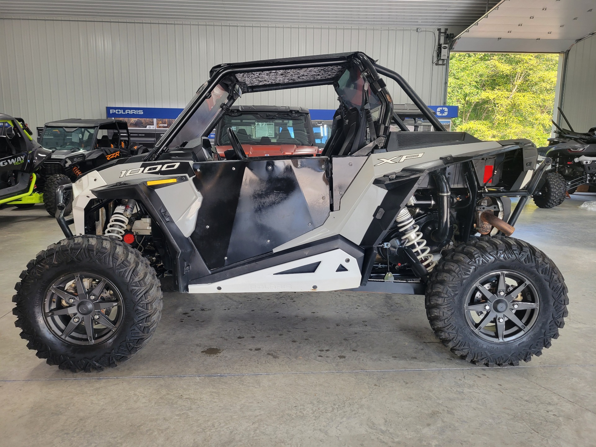 2023 Polaris RZR XP 1000 Premium in Marion, North Carolina - Photo 2