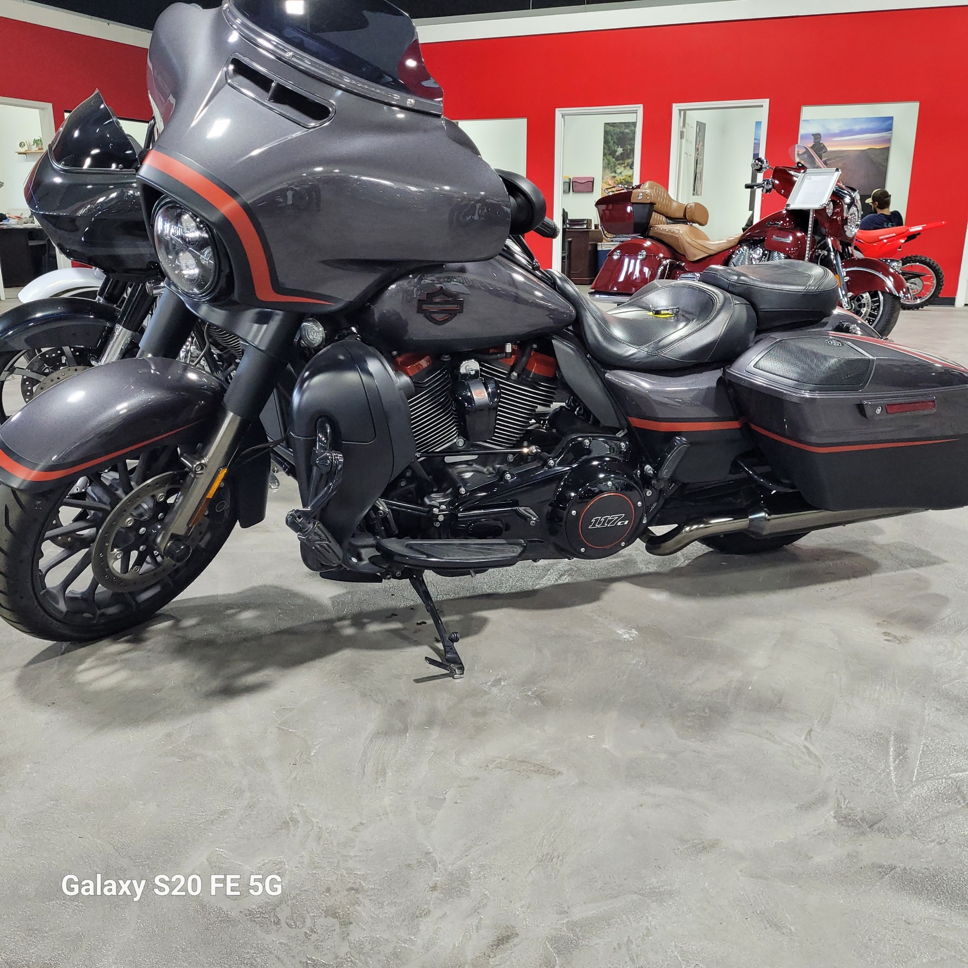2018 Harley-Davidson CVO™ Street Glide® in Elizabethtown, Kentucky - Photo 2