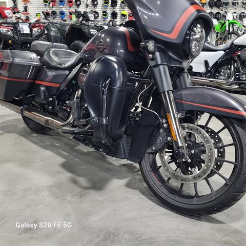 2018 Harley-Davidson CVO™ Street Glide® in Elizabethtown, Kentucky - Photo 8