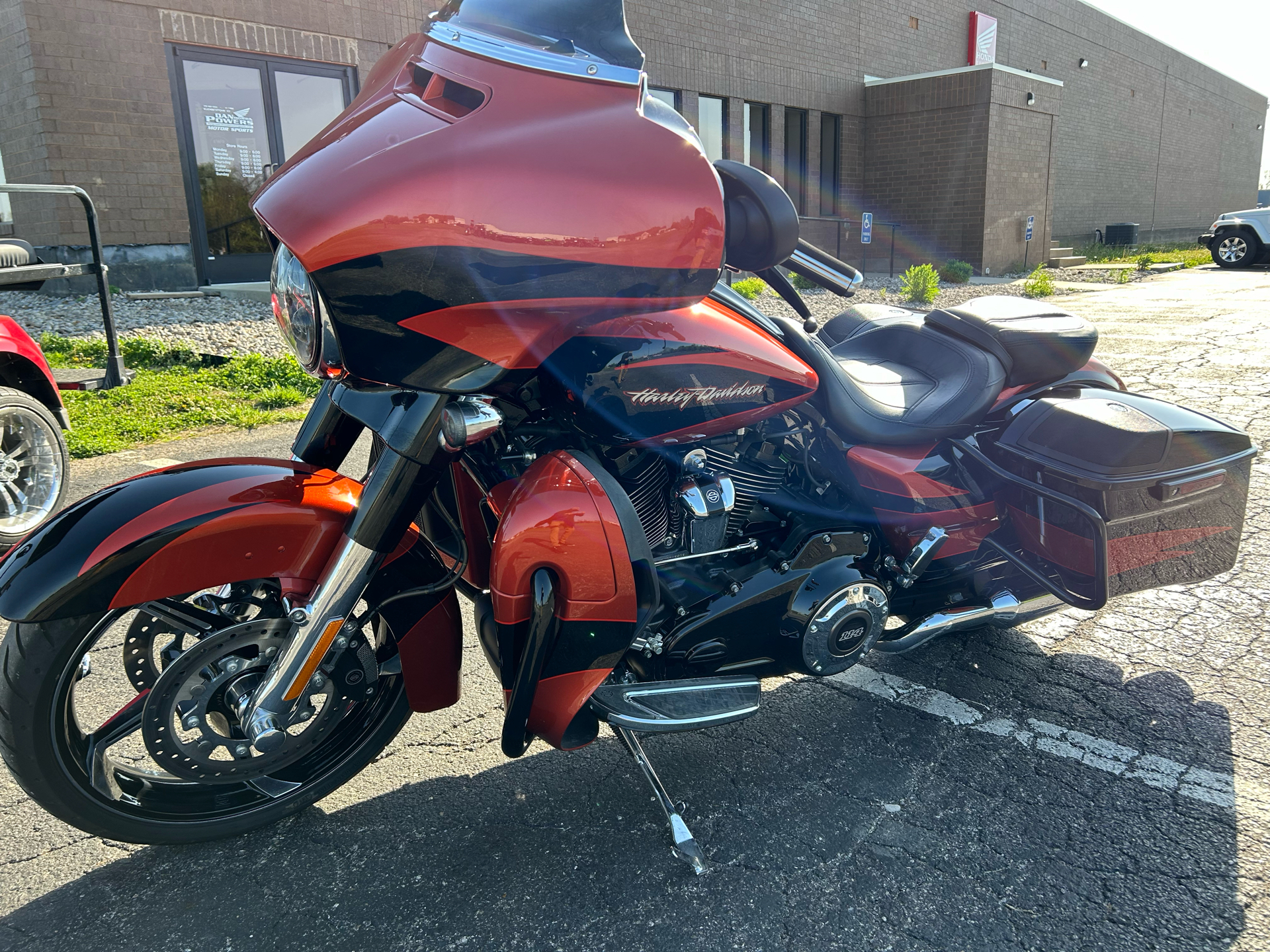 2017 Harley-Davidson CVO™ Street Glide® in Elizabethtown, Kentucky - Photo 6