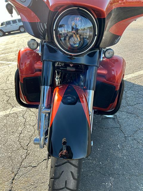 2017 Harley-Davidson CVO™ Street Glide® in Elizabethtown, Kentucky - Photo 7